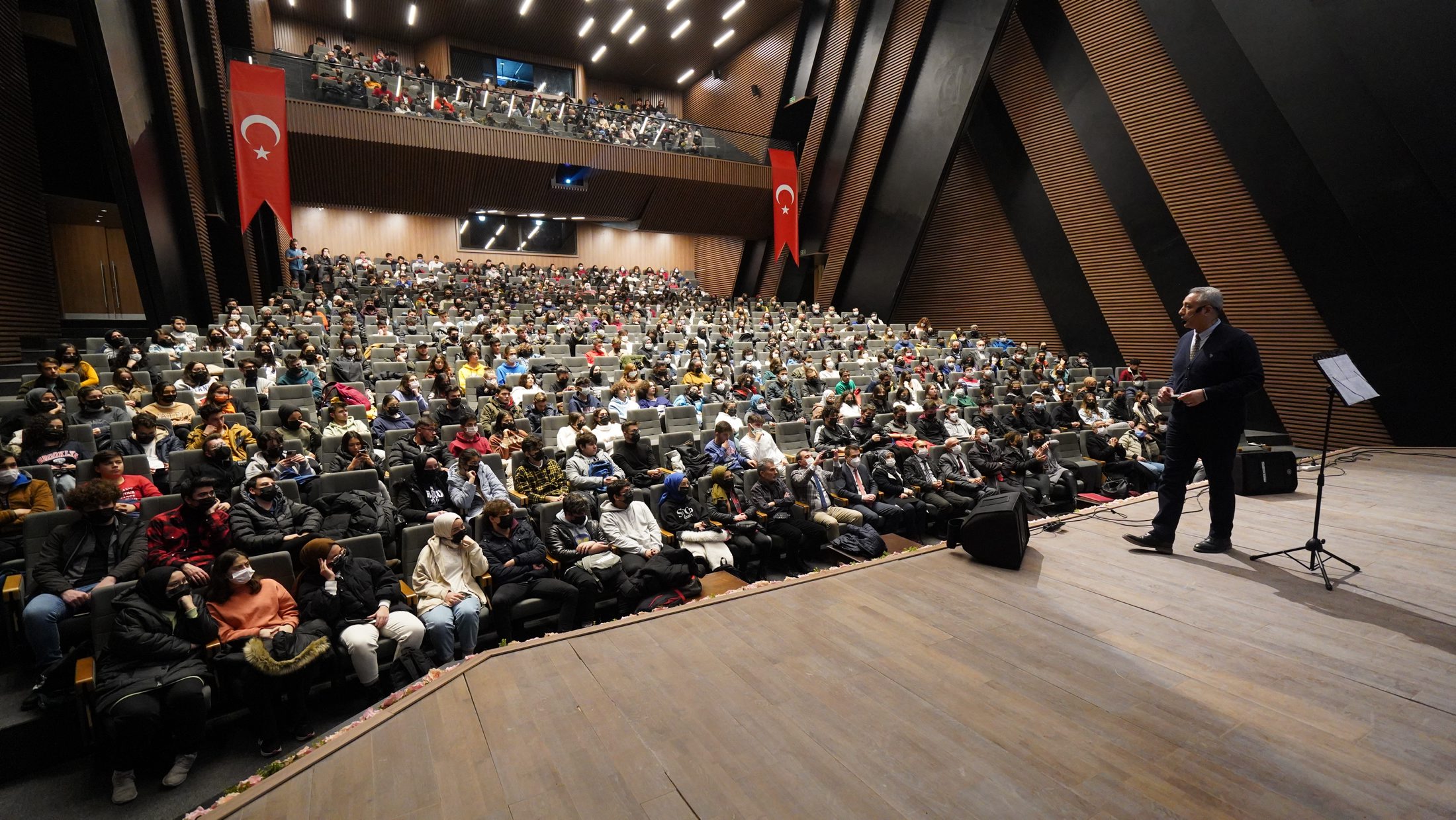 11-12-2021-yazar murat kaplan ogrenci soylesi (1)