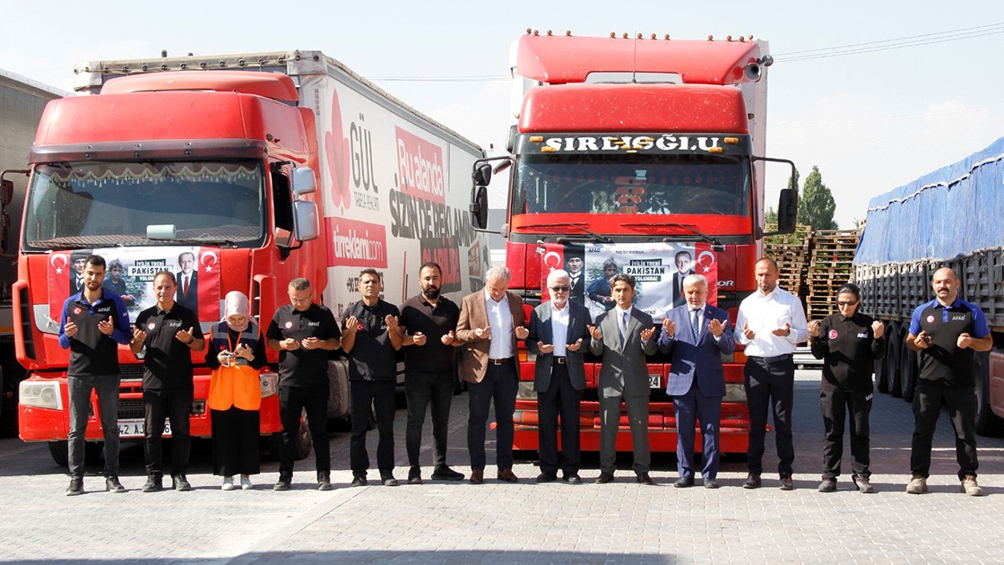 Konya'dan 10 bin gıda kolisi, Pakistan'a ulaştırılmak üzere yola çıkarıldı