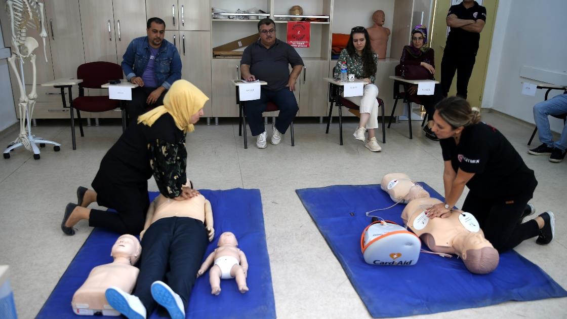 Öğretmenler ilk yardım eğitimiyle hayat kurtarıyor