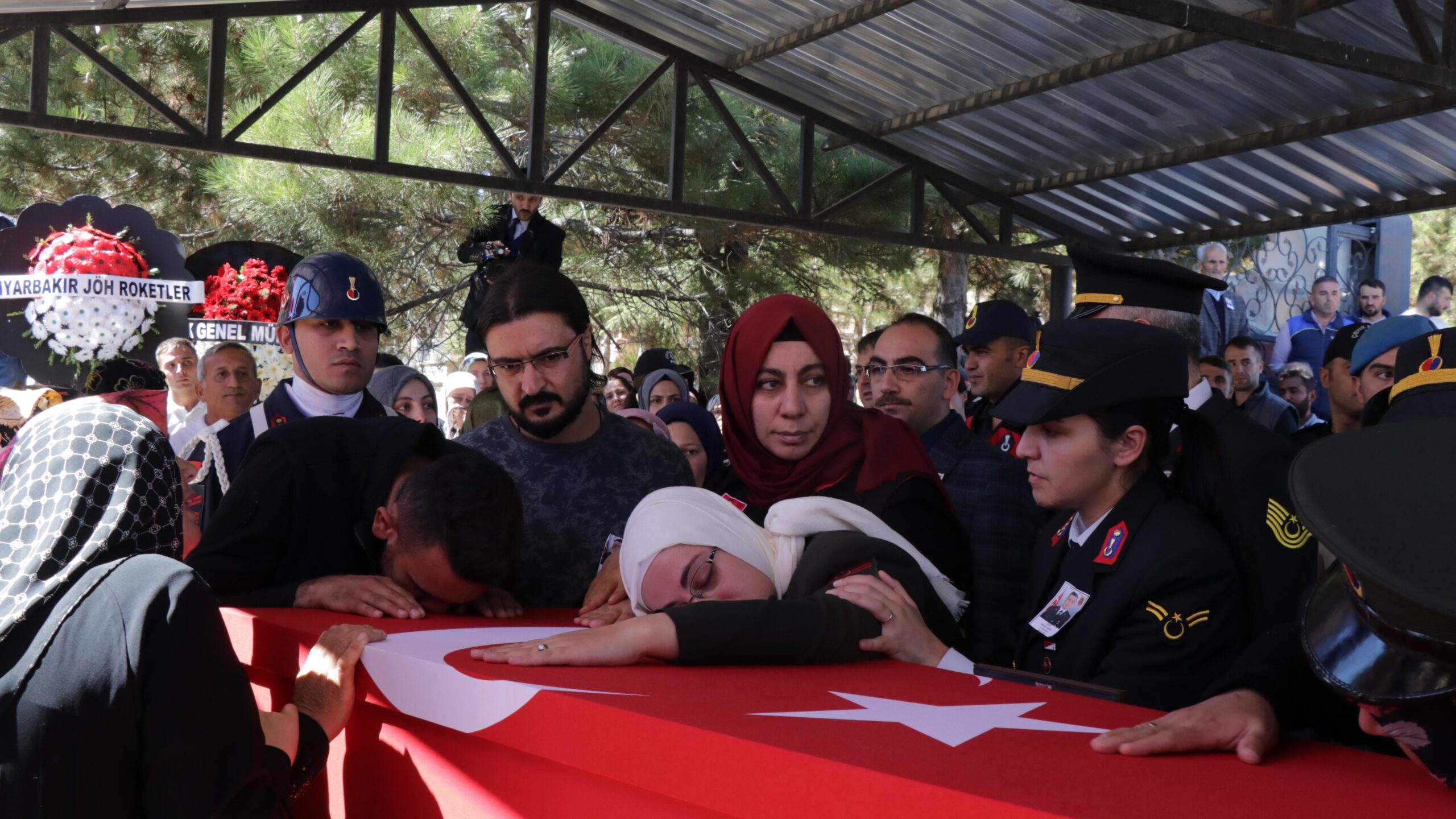 Rize'de trafik kazasında şehit olan Uzman Çavuş Özsoy son yolculuğuna uğurlandı