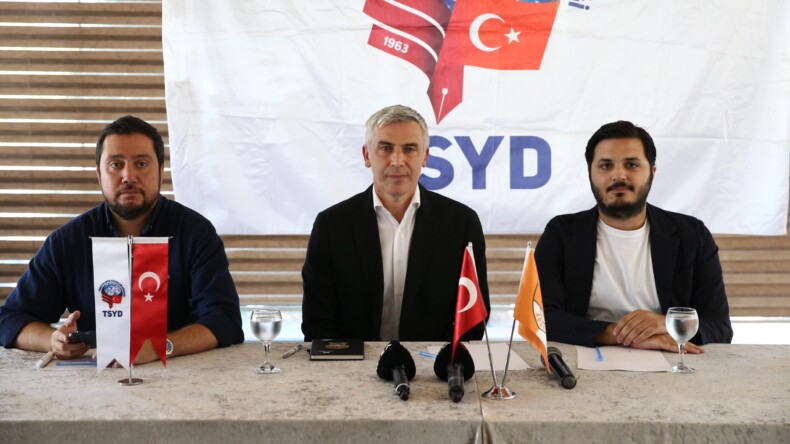 Adanaspor, teknik direktör Önder Karaveli ile sözleşme imzaladı