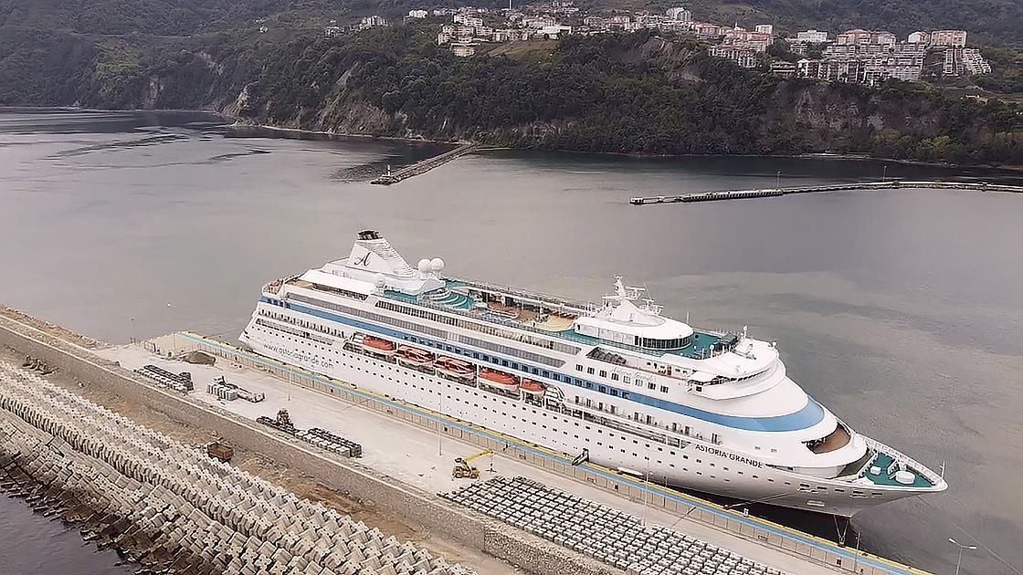 "Astoria Grande" kruvaziyeri 843 yolcusuyla üçüncü kez Amasra'ya geldi