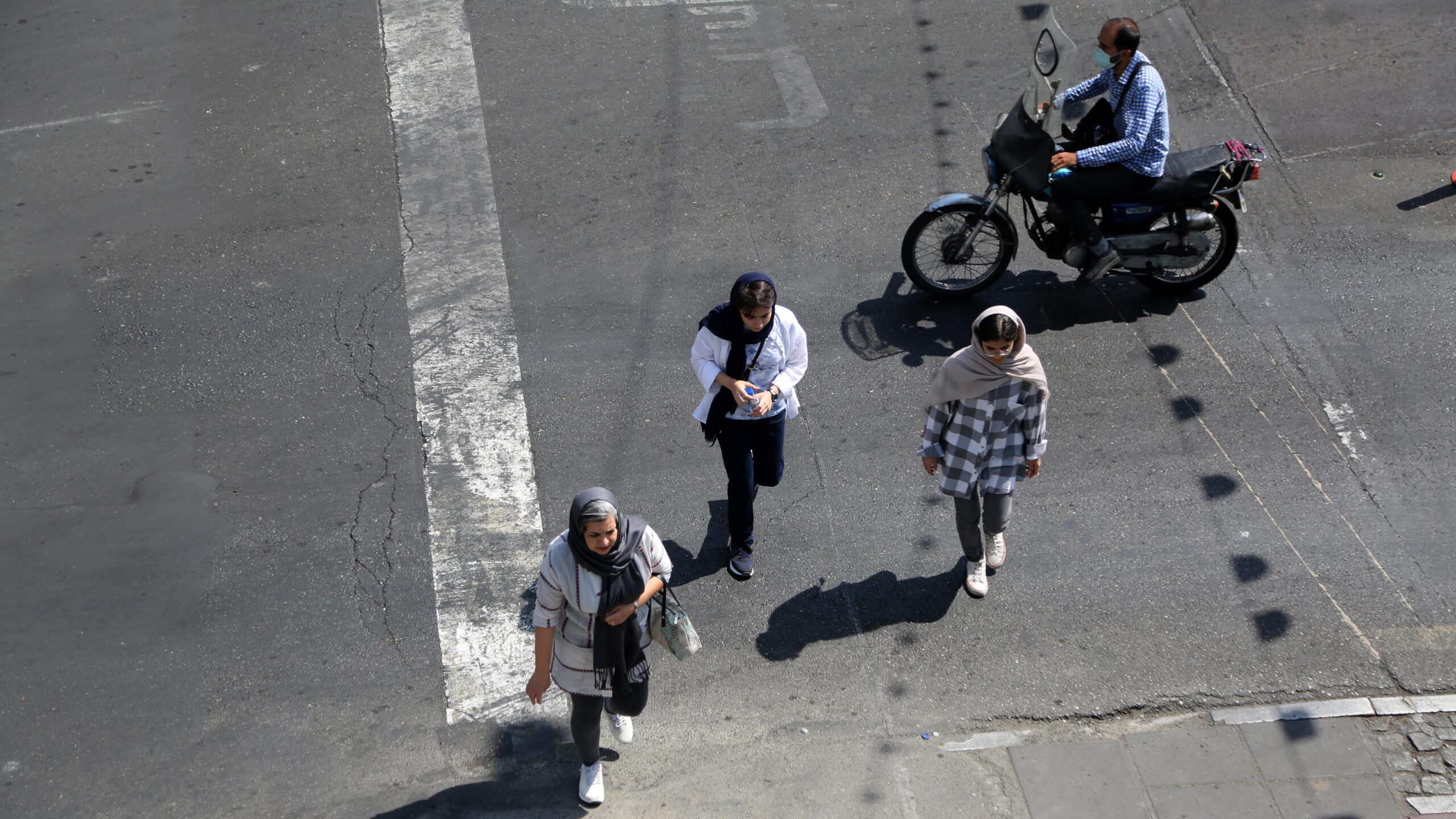 Fransa, İran'daki vatandaşlarına bir an önce ülkeyi terk etmeleri çağrısı yaptı