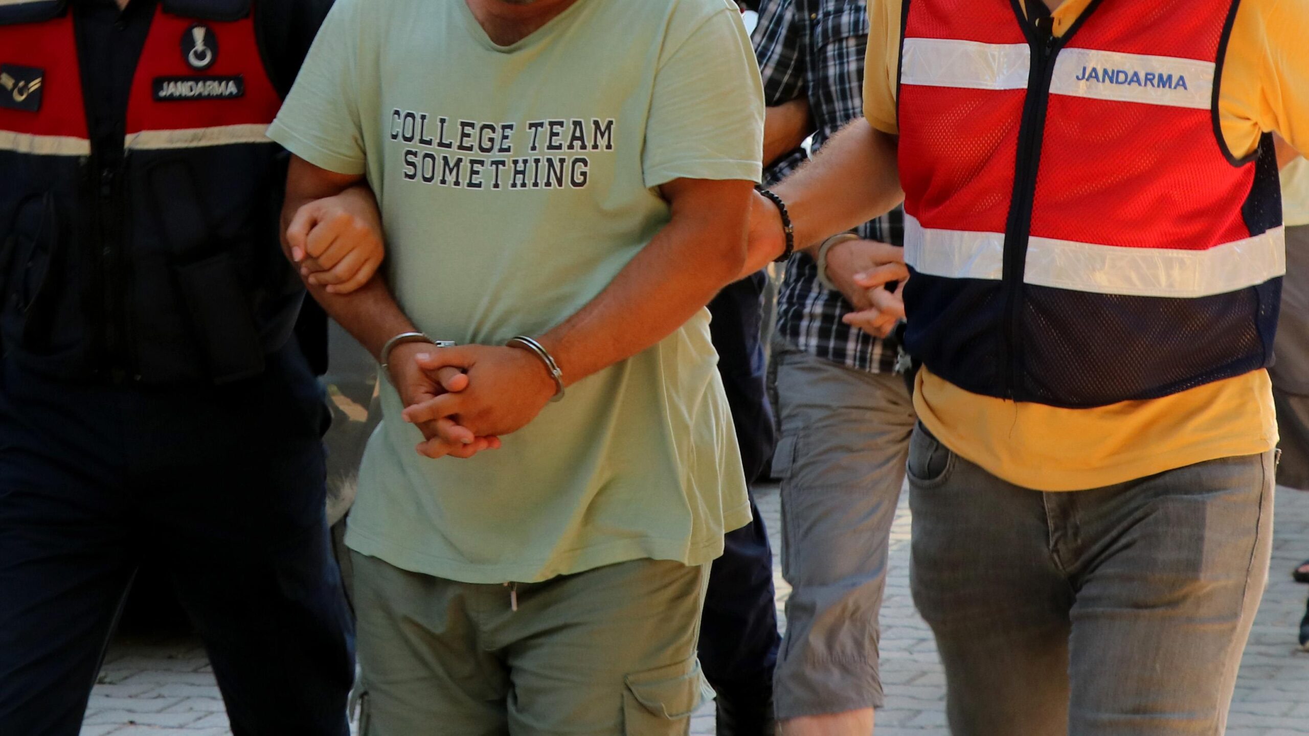 Yunanistan'a kaçmaya çalışan 22 terör örgütü üyesi yakalandı