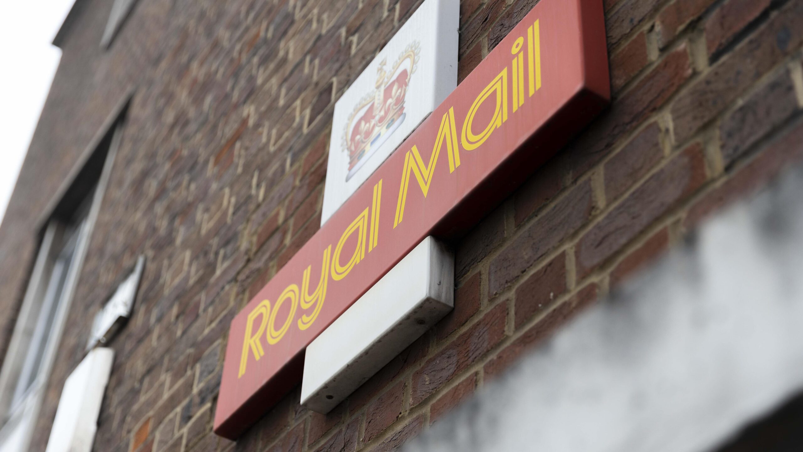 İngiltere'de posta servisi Royal Mail 10 bin personelini işten çıkaracak