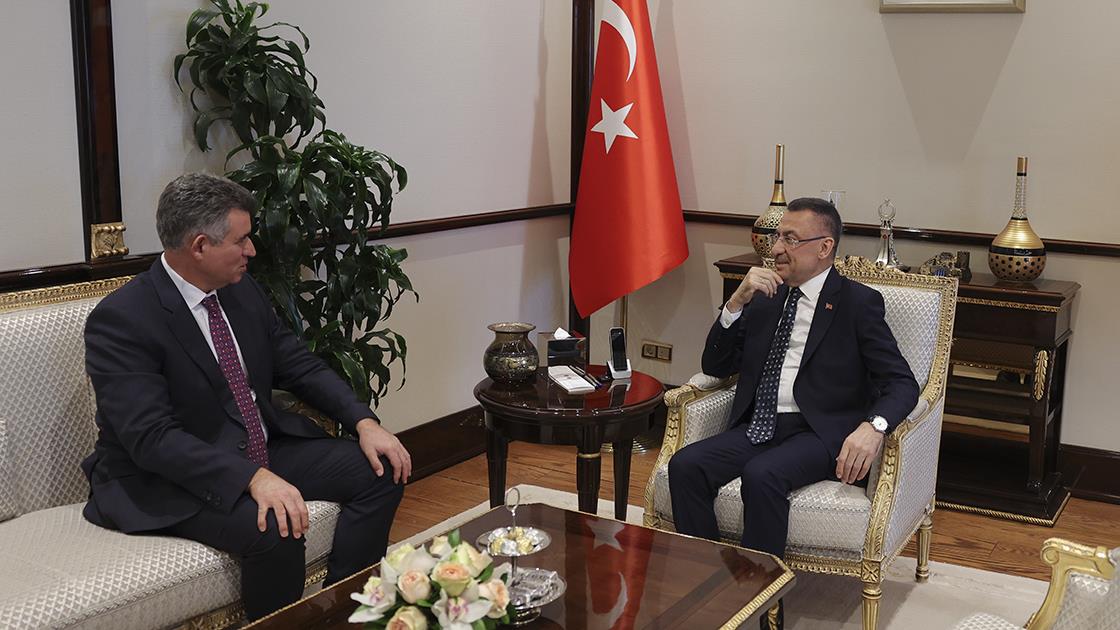 Cumhurbaşkanı Yardımcısı Oktay, Türkiye'nin Lefkoşa Büyükelçisi Feyzioğlu'nu kabul etti
