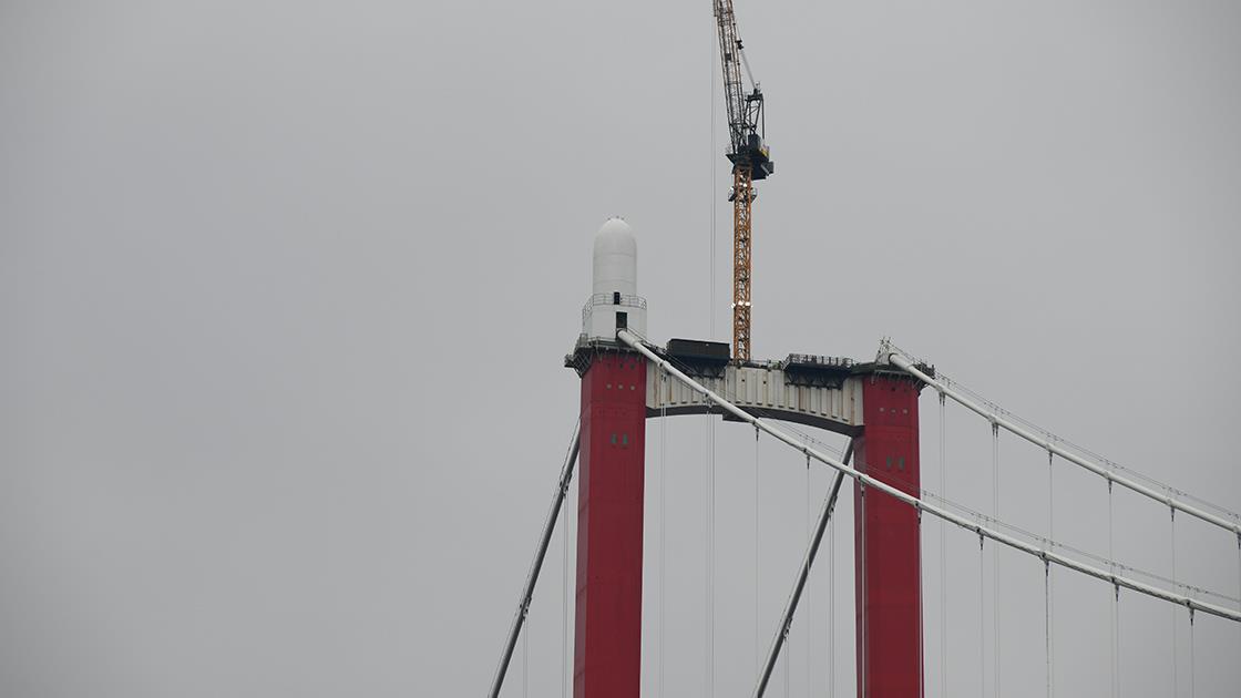 1915 Çanakkale Köprüsü'nün kulelerine top mermisi figürleri yerleştiriliyor