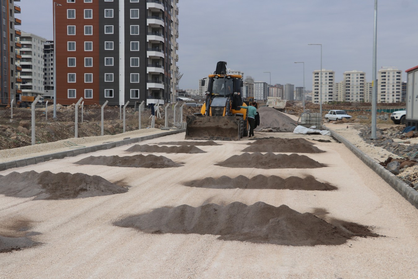 KARAKÖPRÜ’DE YENİ YOLLAR KİLİTLİ PARKEYLE DÖŞENİYOR