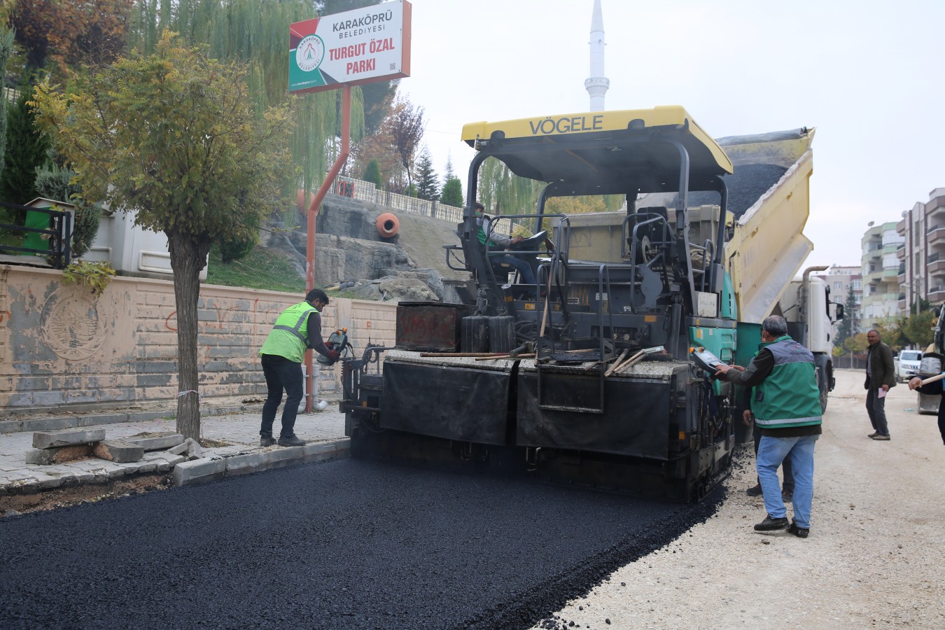 NARLIKUYU’DA YENİ ASFALT YOLLAR HİZMETE SUNULUYOR