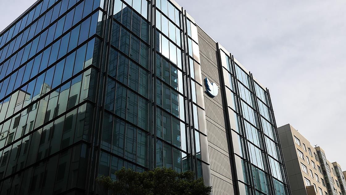 Twitter’da Musk yönetiminde temizlik işçileri tazminatsız işten çıkarıldı