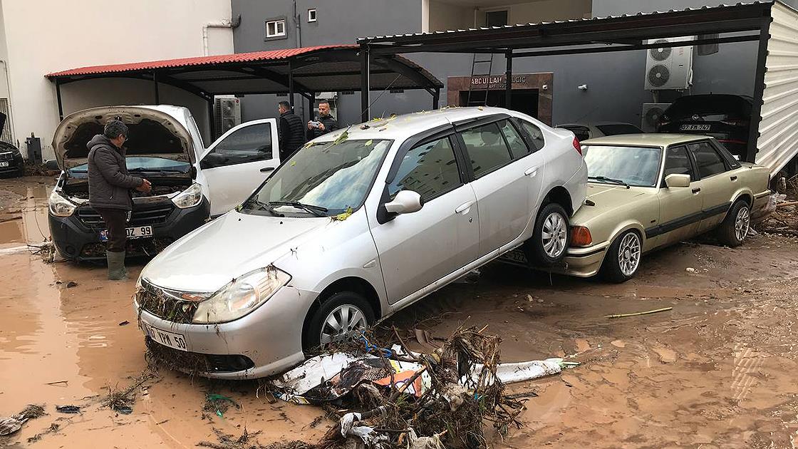 Bakan Soylu: Antalya’daki selde 100 konut, 920 iş yeri, 497 araç ve 12 bin 500 dönüm sera hasar gördü