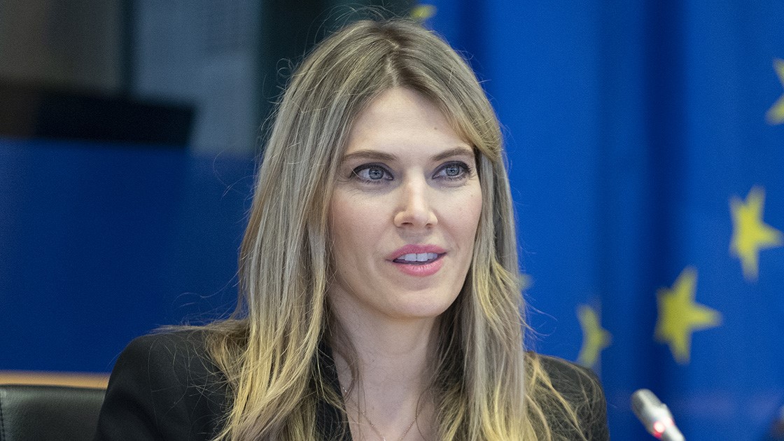 AP’de yolsuzlukla suçlanan Yunan milletvekilinin başkan yardımcılığı bitti