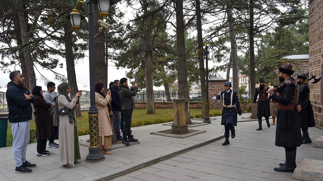 Ertuğrul Gazi Türbesi’ni 2022’de yurt dışından yaklaşık 40 bin kişi ziyaret etti