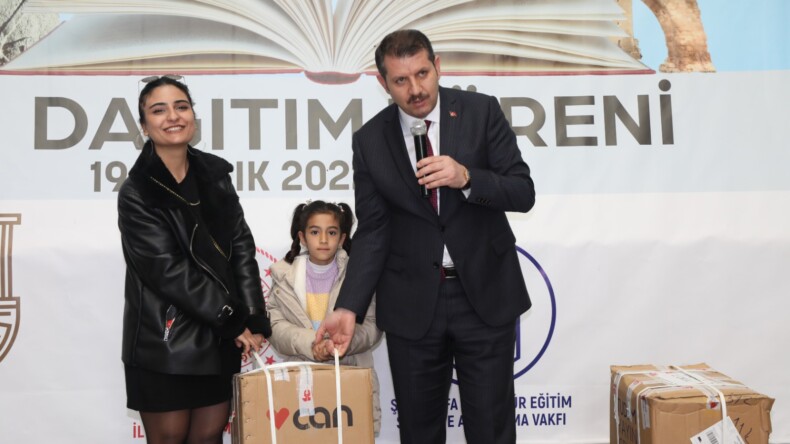 Vali Salih Ayhan, Köy Okul Kütüphaneleri Kitapsız Kalmasın Projesi Kapsamında 30.000 Kitap Dağıtımı Törenine Katıldı