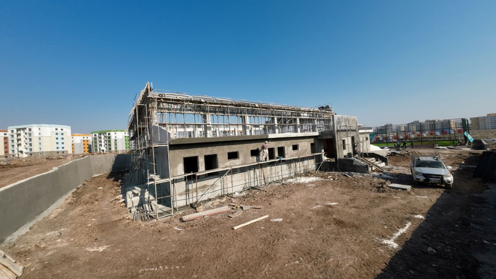 SEYRANTEPE’DE KAPALI SPOR KOMPLEKSİ YÜKSELİYOR