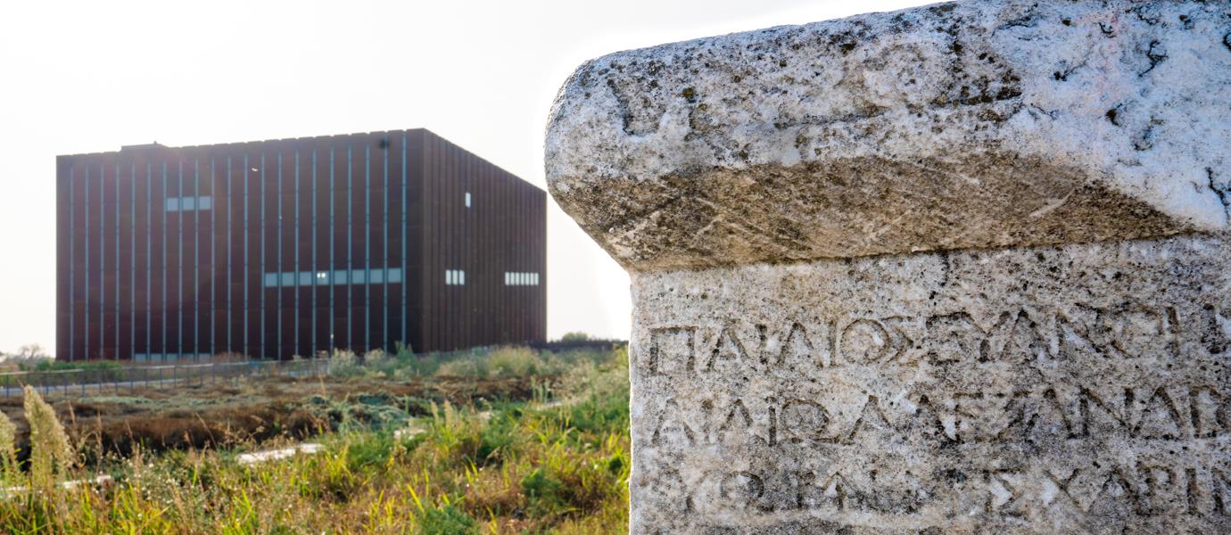 408465,canakkaletroyamuseum2jpg