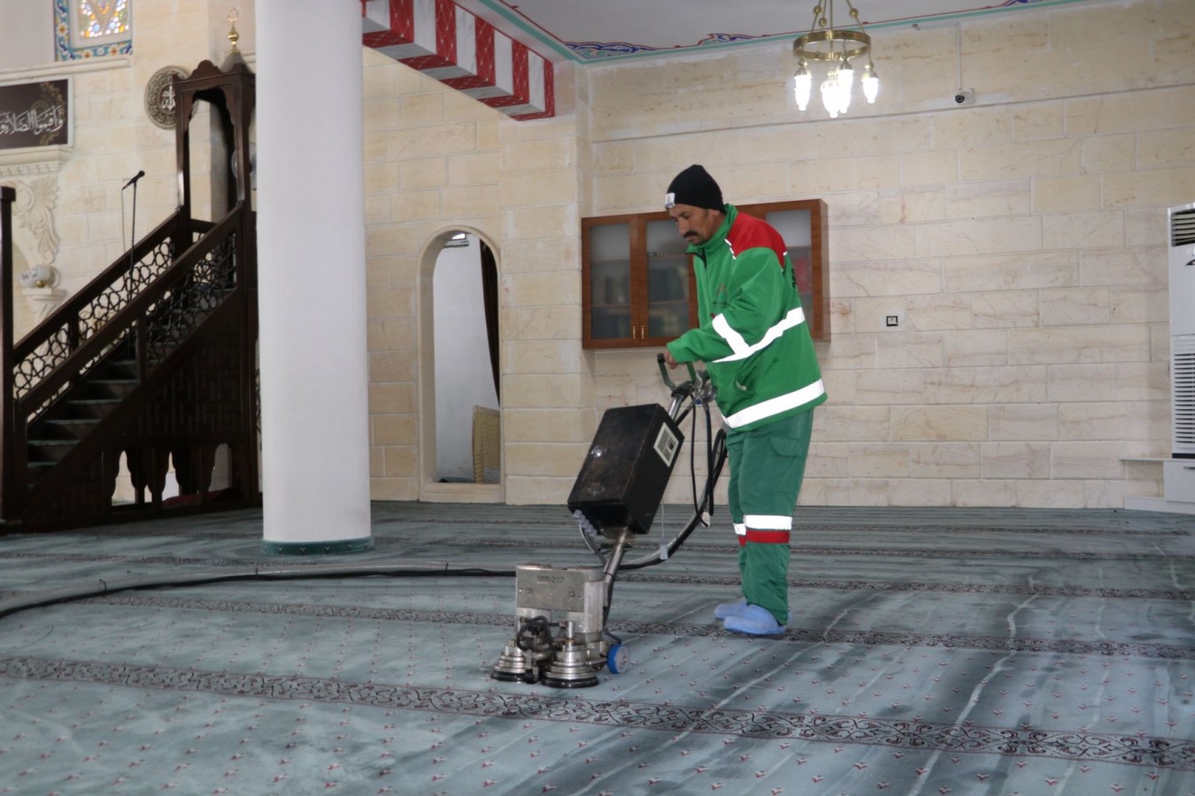 KARAKÖPRÜ’DE DEPREM SONRASI CAMİLER İBADETE HAZIRLANIYOR