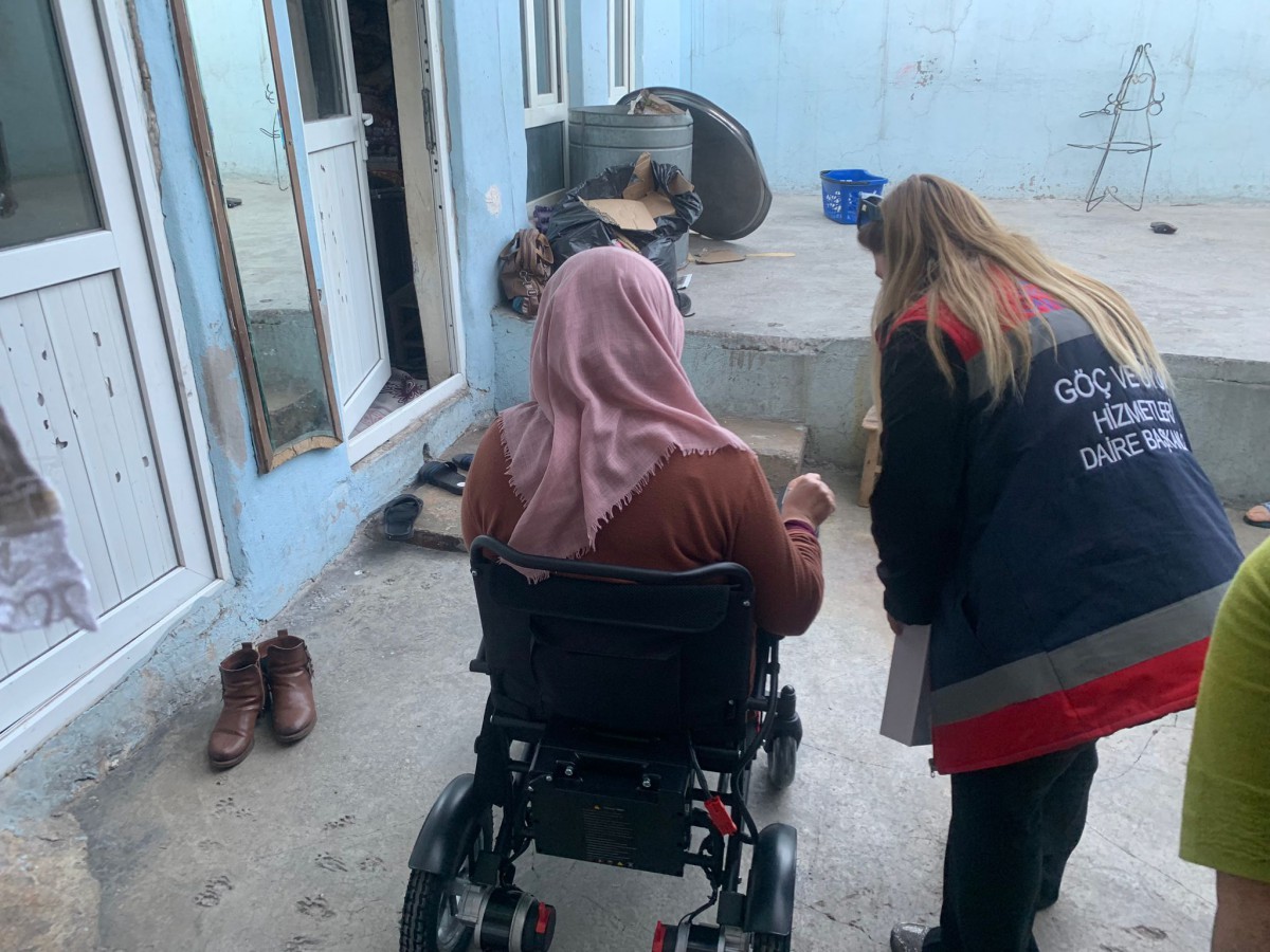 Büyükşehir’den Engelli Bireylere Tekerlekli Sandalye