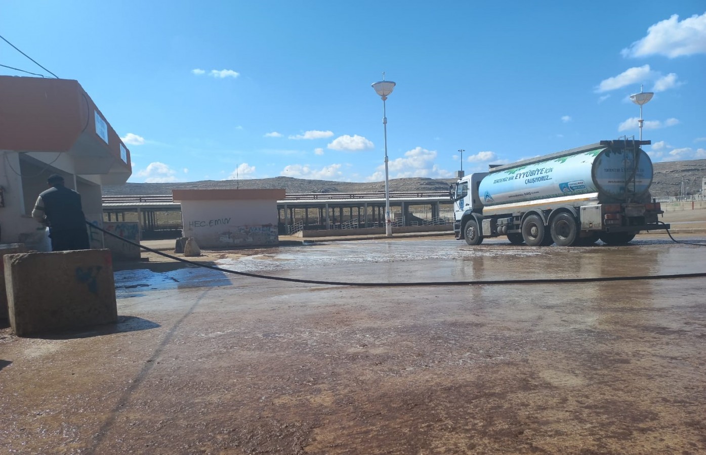 ŞANLIURFA HAYVAN PAZARI DEZENFEKTE EDİLDİ