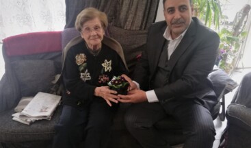 Ahmet Dara’dan şair Zerrin Arslan’a Kadınlar Günü çiçeği