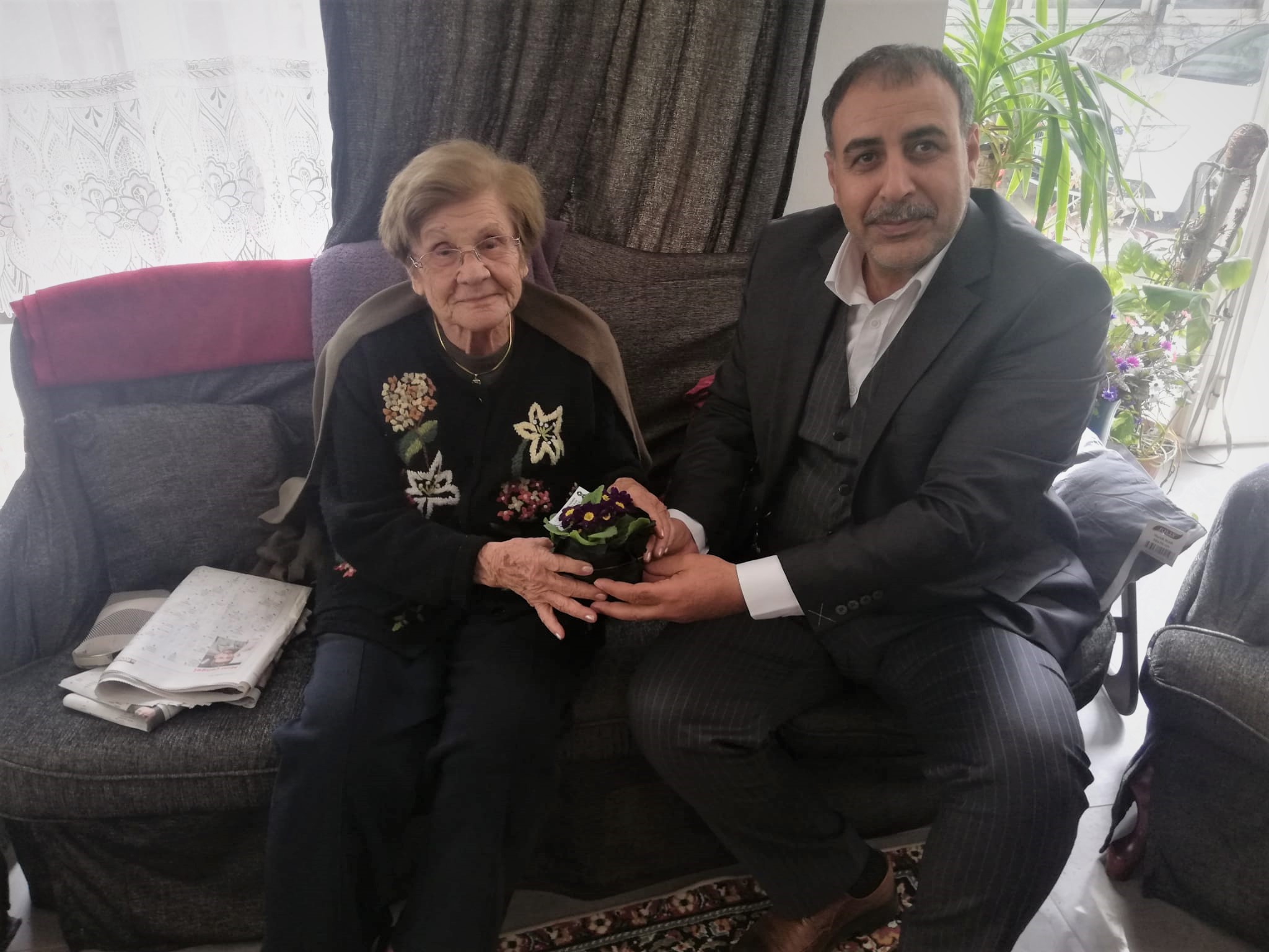 Ahmet Dara’dan şair Zerrin Arslan’a Kadınlar Günü çiçeği