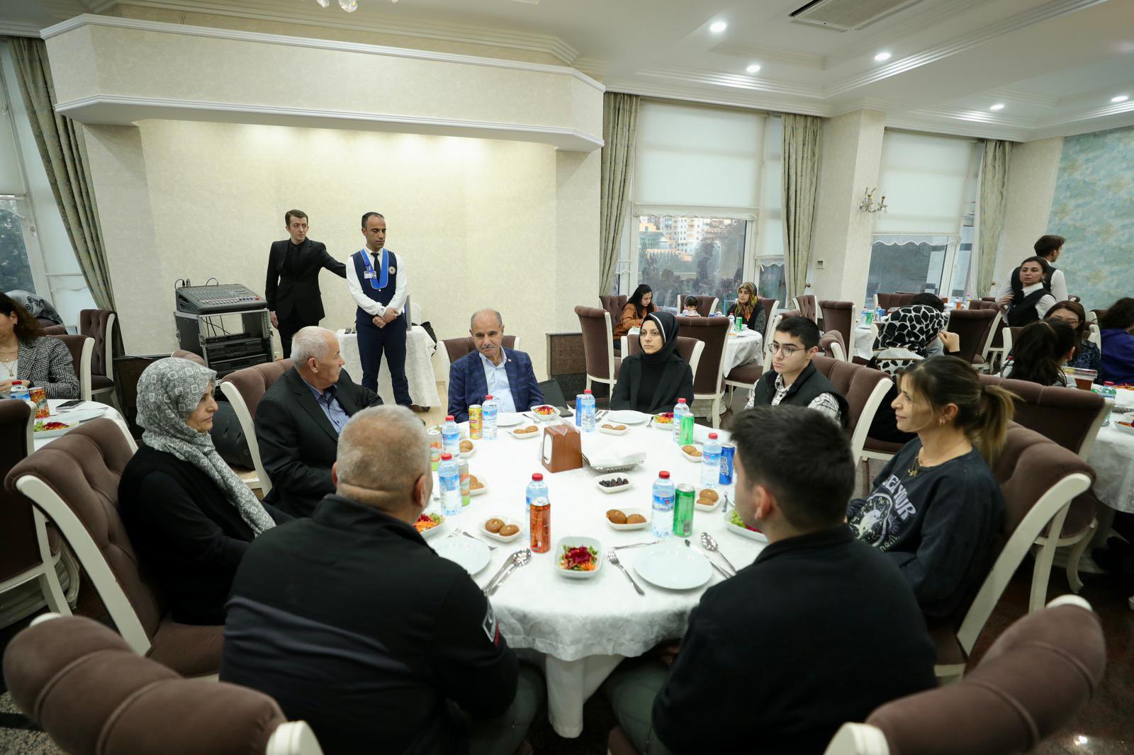 Depremzedelere Polisevinde iftar yemeği verildi