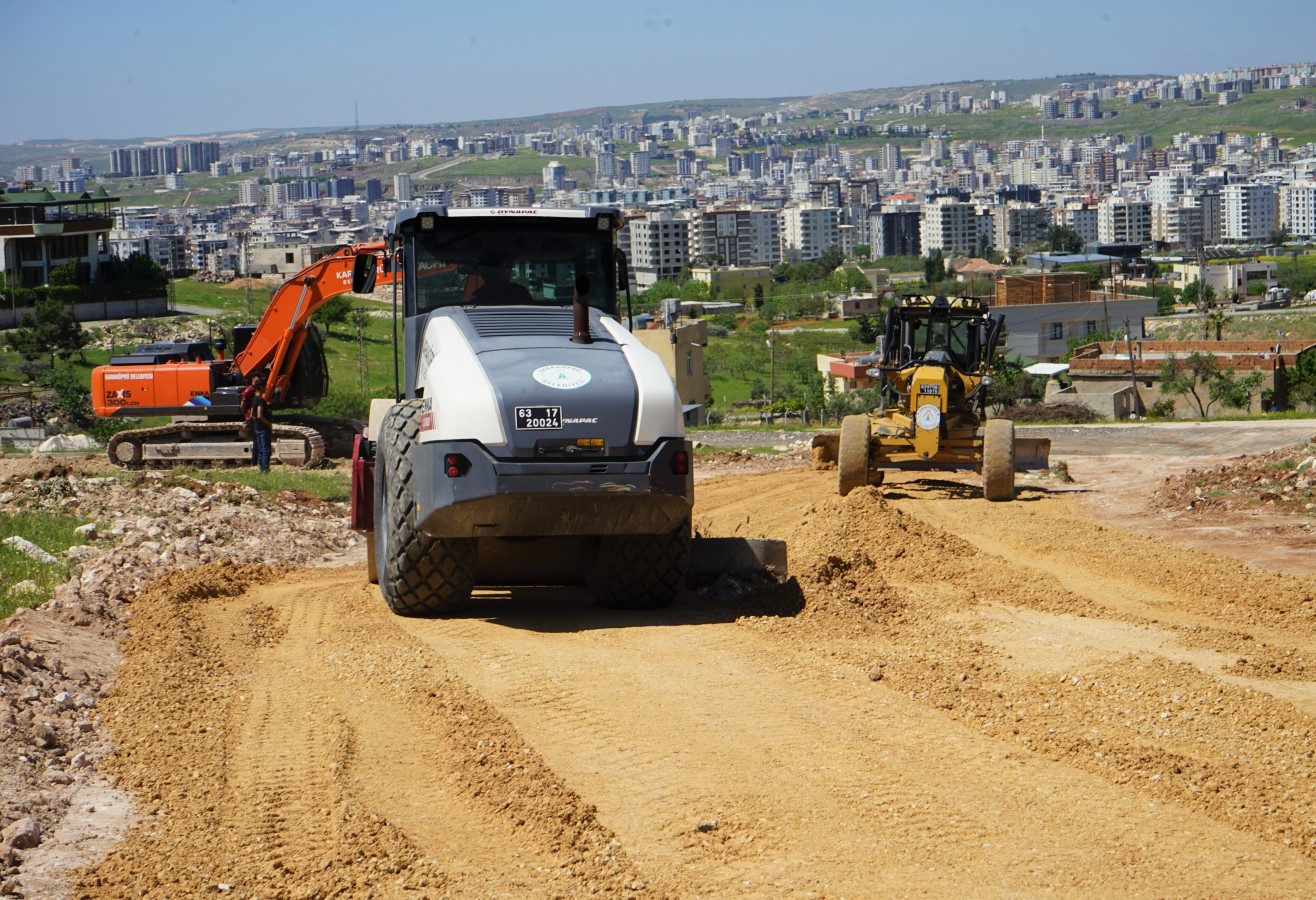 GÜLLÜBAĞ’A YENİ YOLLAR KAZANDIRILIYOR