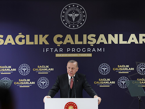 Cumhurbaşkanı Erdoğan, sağlık çalışanlarıyla iftarda bir araya geldi