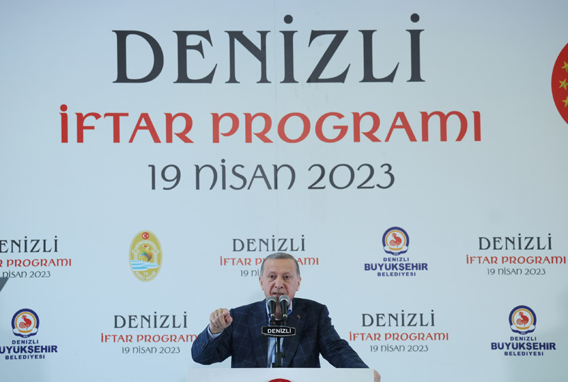 Cumhurbaşkanı Erdoğan Denizli’de vatandaşlarla iftarda bir araya geldi