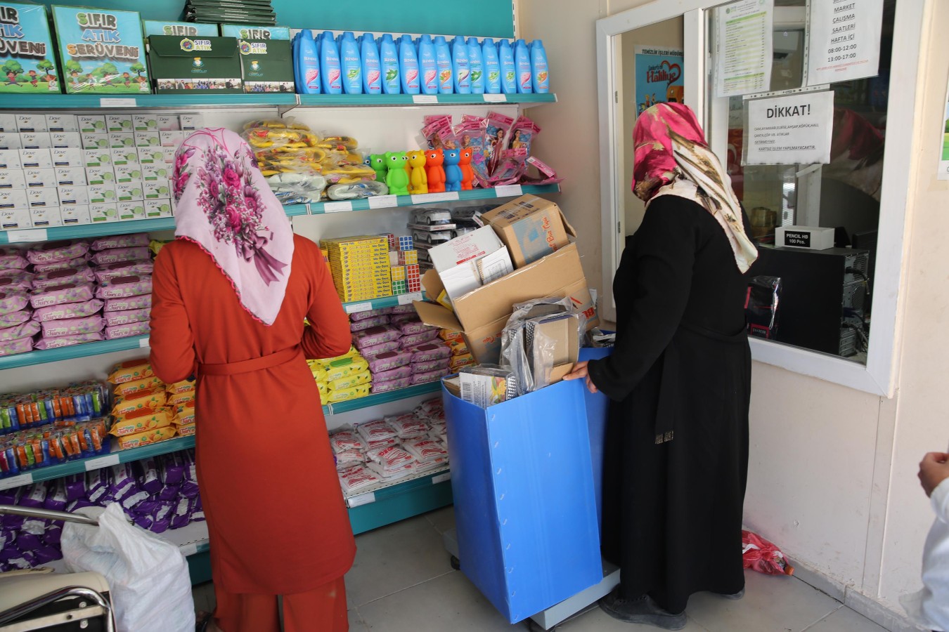 HALİLİYE BELEDİYESİ, SIFIR ATIK MARKETLER İLE GERİ DÖNÜŞÜME KATKI SAĞLIYOR