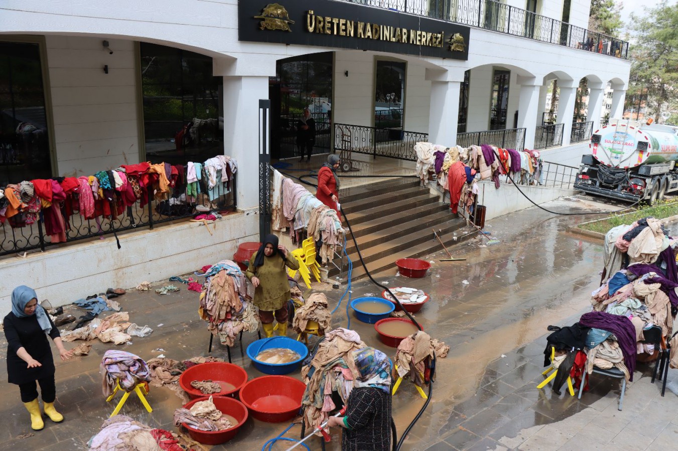 Selden Zarar Gören Ürünler Temizlenerek İhtiyaç Sahiplerine Ulaştırılıyor
