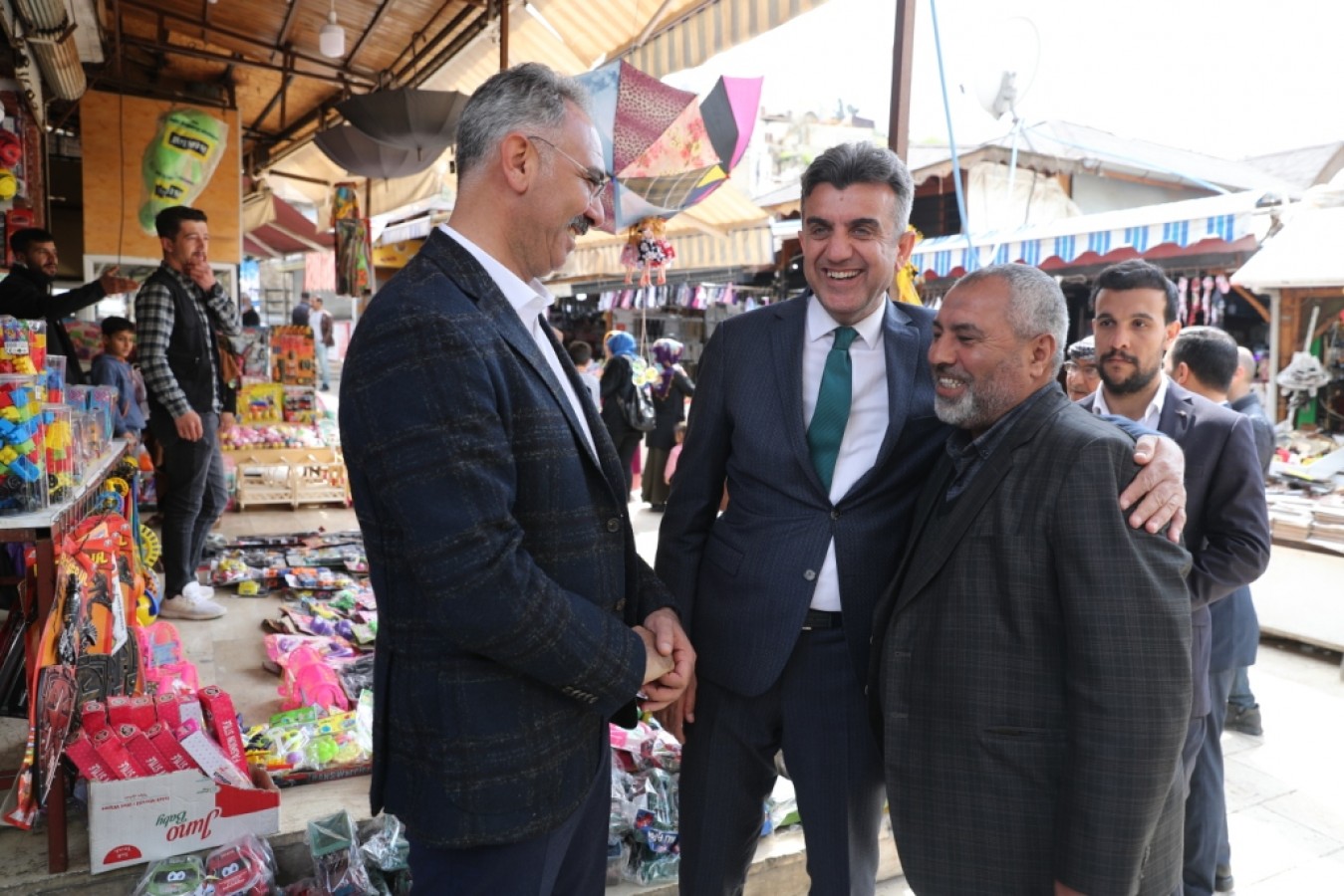 BAŞKAN KUŞ VE AK ADAYLAR ESNAFLA BULUŞTU