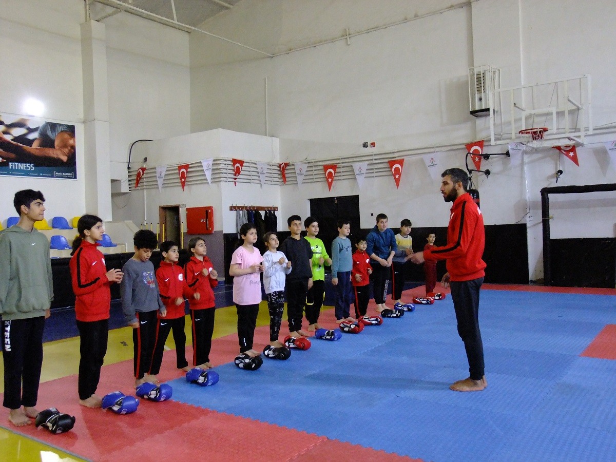 KARAKÖPRÜ’DE ÇOCUKLAR SPORLA GELİŞİYOR