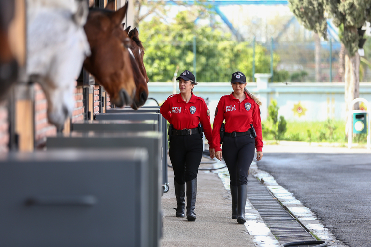 Atlı Polisler Toplumun Huzur ve Güvenliği İçin Her An Göreve Hazır