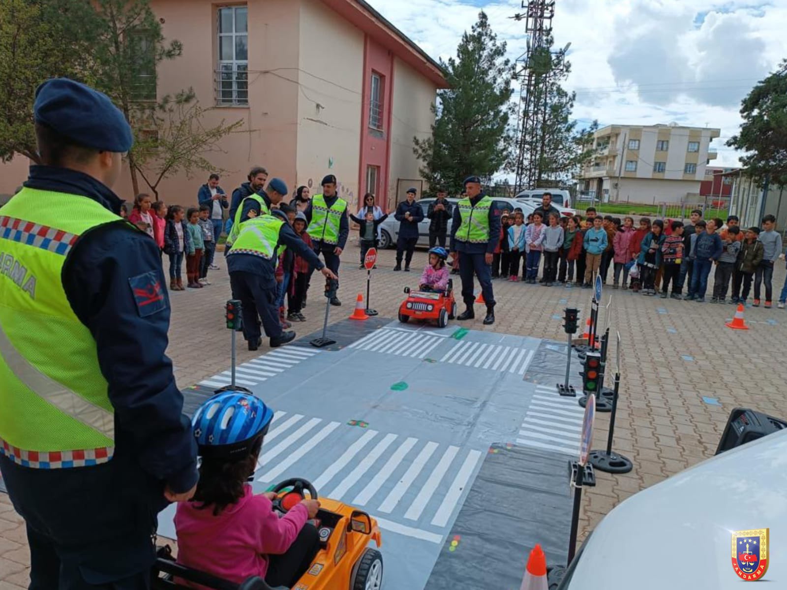 Jandarma trafik öğrencilere eğitim verdi