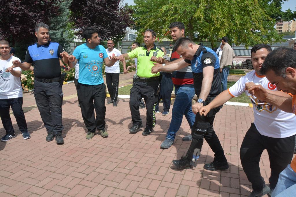 Polislerden Takdir edilecek davranış