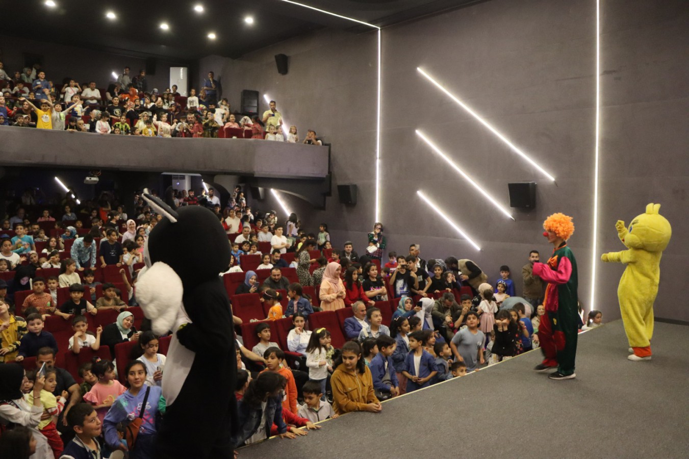 Çocuklara İki Süpriz Birden, Hem Sinema Hem Animasyon Gösterisi