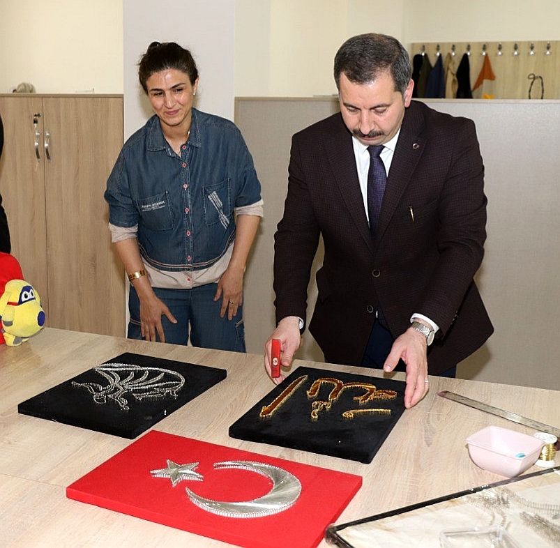 KARAKÖPRÜ’DE KADINLAR EL EMEĞİYLE ÜRETİYOR