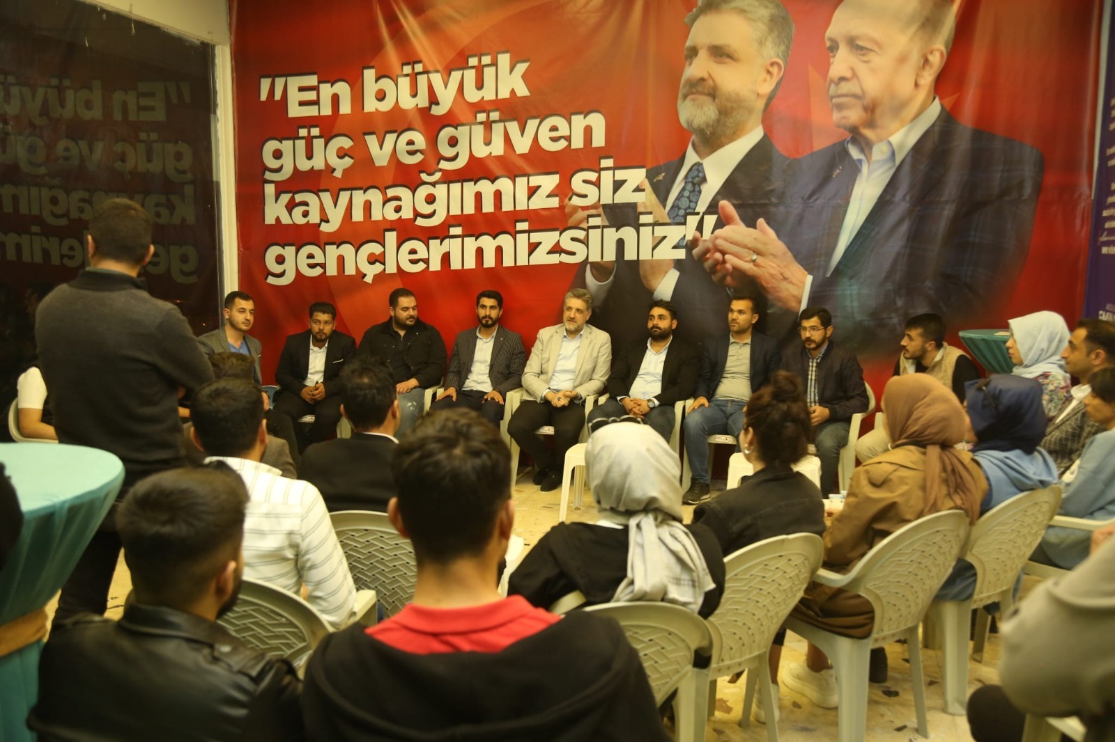 Abdulkadir Emin Önen, Eyyubiye’de çok amaçlı salon açılışına katıldı.