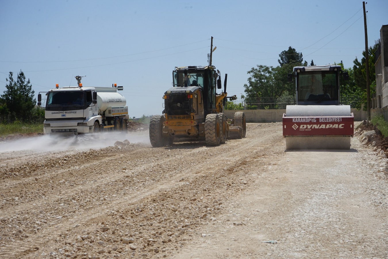 ÇAMLIYAYLA’YA YENİ YOLLAR KAZANDIRILIYOR