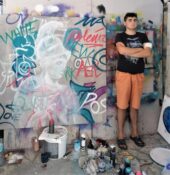 Otizmli Murathan ressamlara taş çıkartıyor