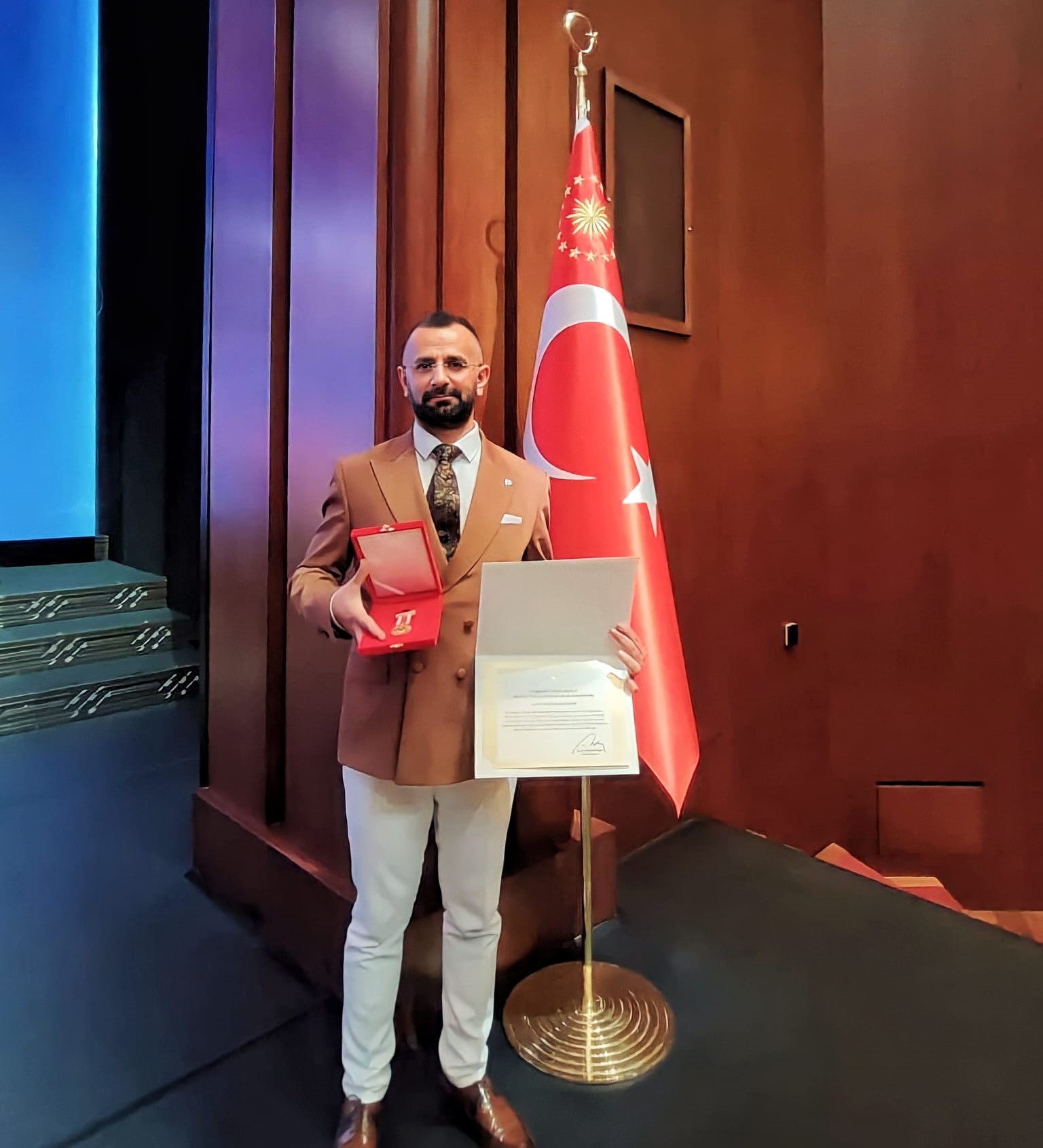 İSİMSİZ KAHRAMANLARA DEVLET MADALYASI