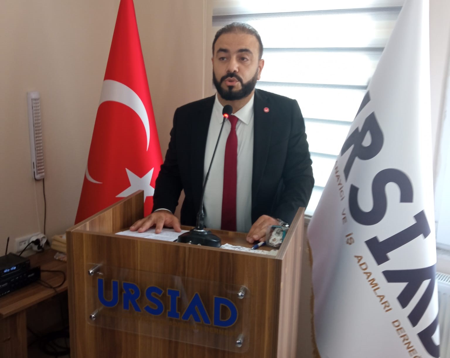 94c1fe0b-b3bf-4188-918d-7f55247c4bc3