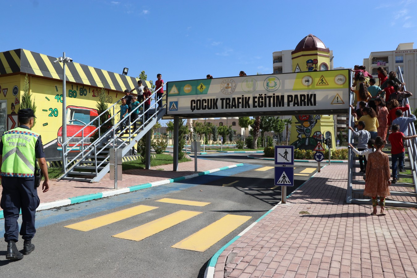 HALİLİYE ÇOCUK TRAFİK EĞİTİM PARKI İLE HEM EĞLENDİLER HEM ÖĞRENDİLER