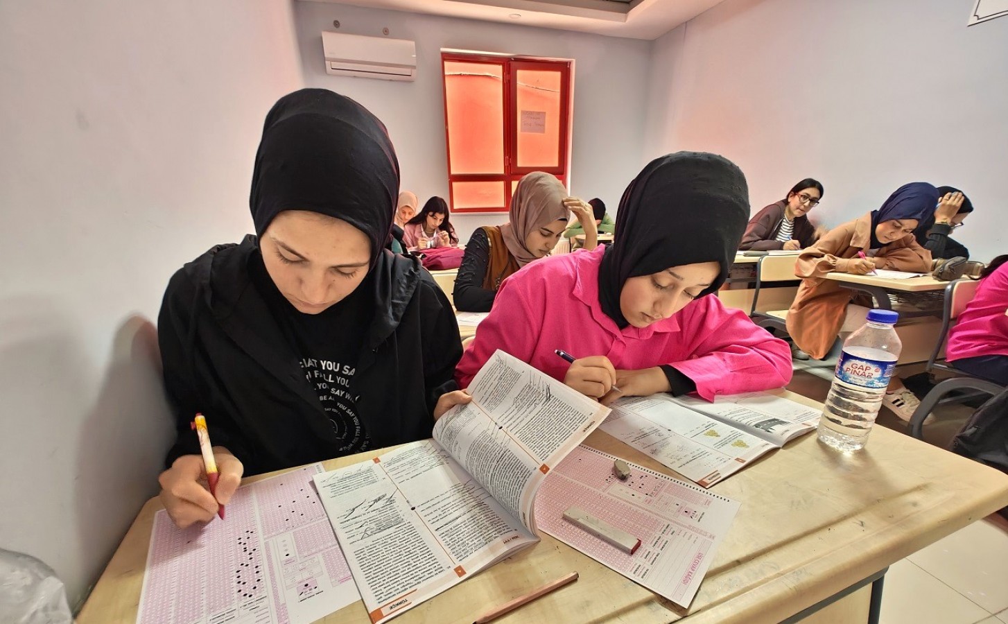 GENÇLERİN EĞİTİMİNİ DESTEKLEMEYE DEVAM EDİYORUZ