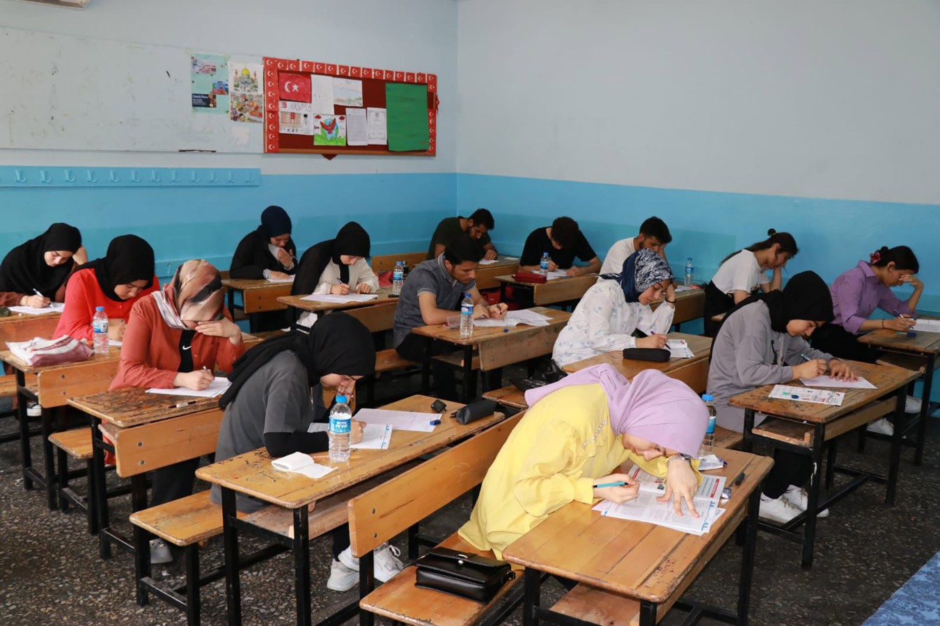 YKS’YE HAZIRLANAN ÖĞRENCİLER, BAŞKAN CANPOLAT’A TEŞEKKÜR ETTİ