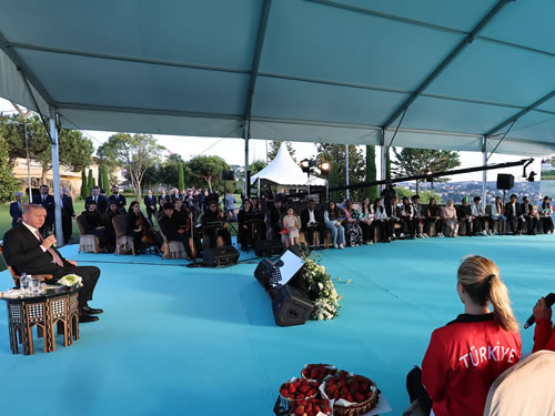 Cumhurbaşkanı Erdoğan, Dünya Tütünsüz Günü ve Çevre Haftası Programı’nda gençlerle bir araya geldi