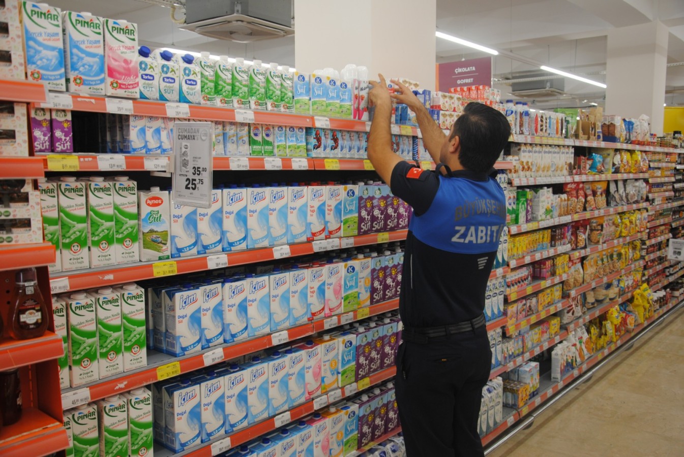 Büyükşehir Zabıta Ekipleri Kurtlanmış Binlerce Paket Pirince El Koydu