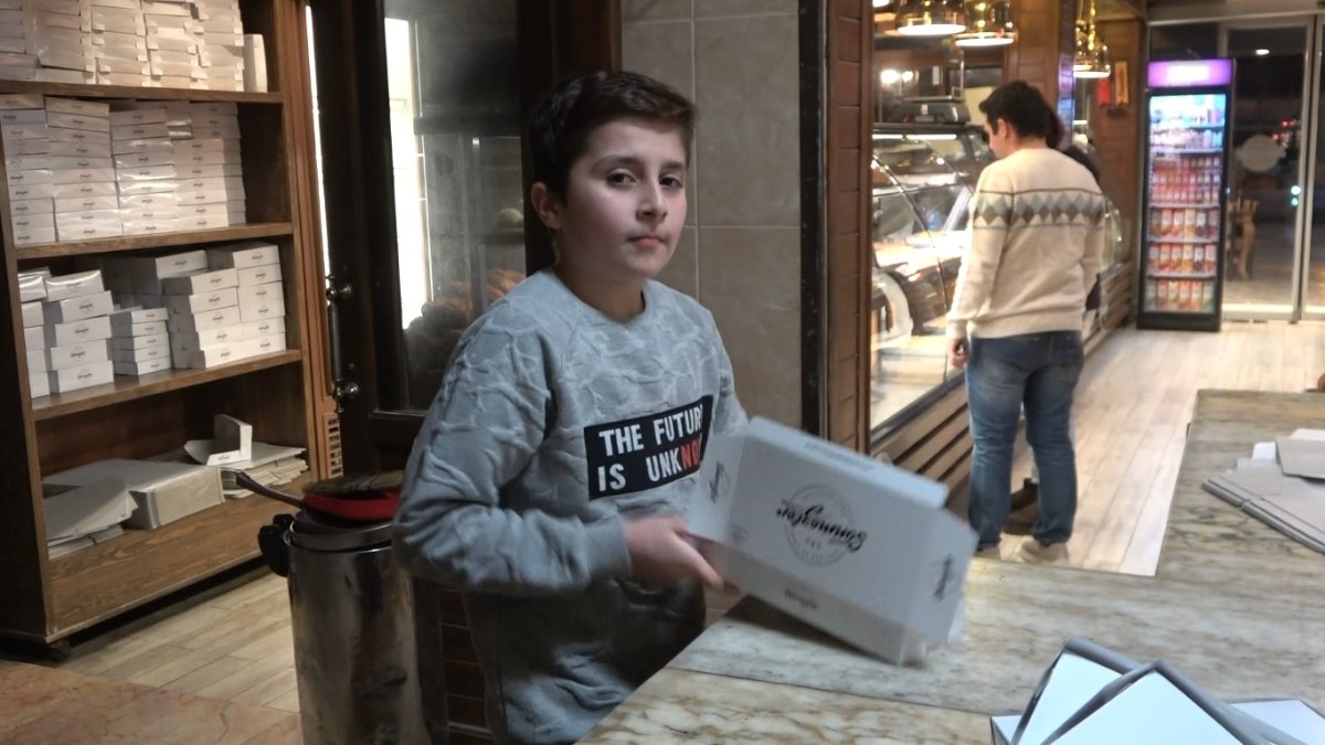 Bakmadan 7 saniyede kutu katlıyor