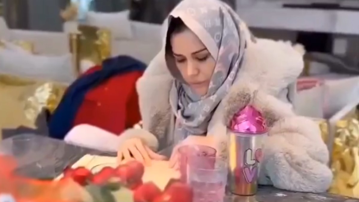 Dilan Polat Kur’an’ı Kerim’i tersten okudu